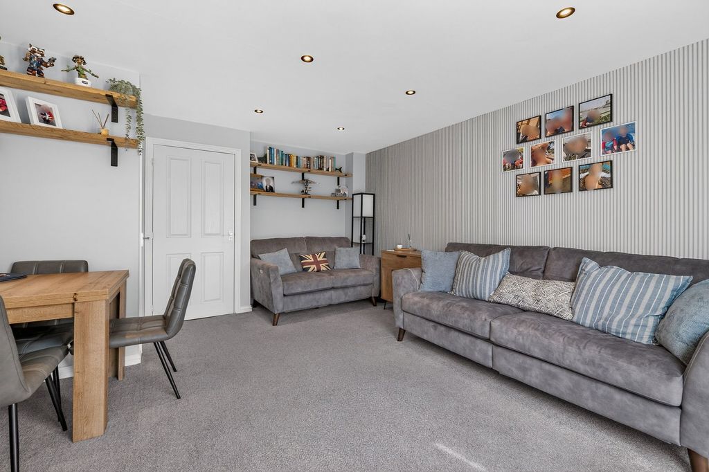Property photo 3 of 37