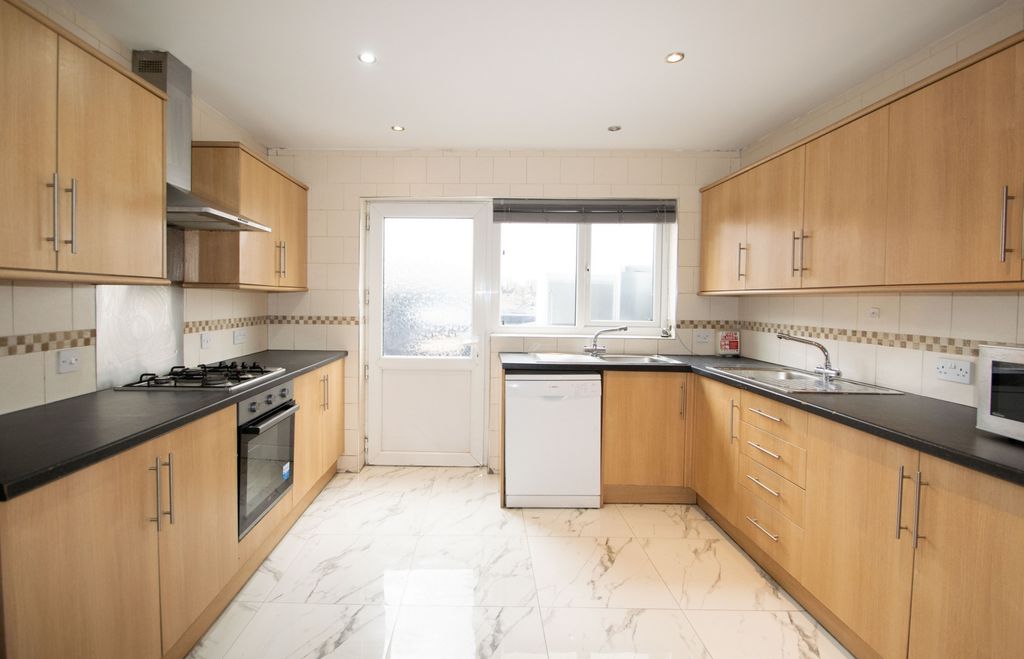 Property photo 3 of 17 Photo 3