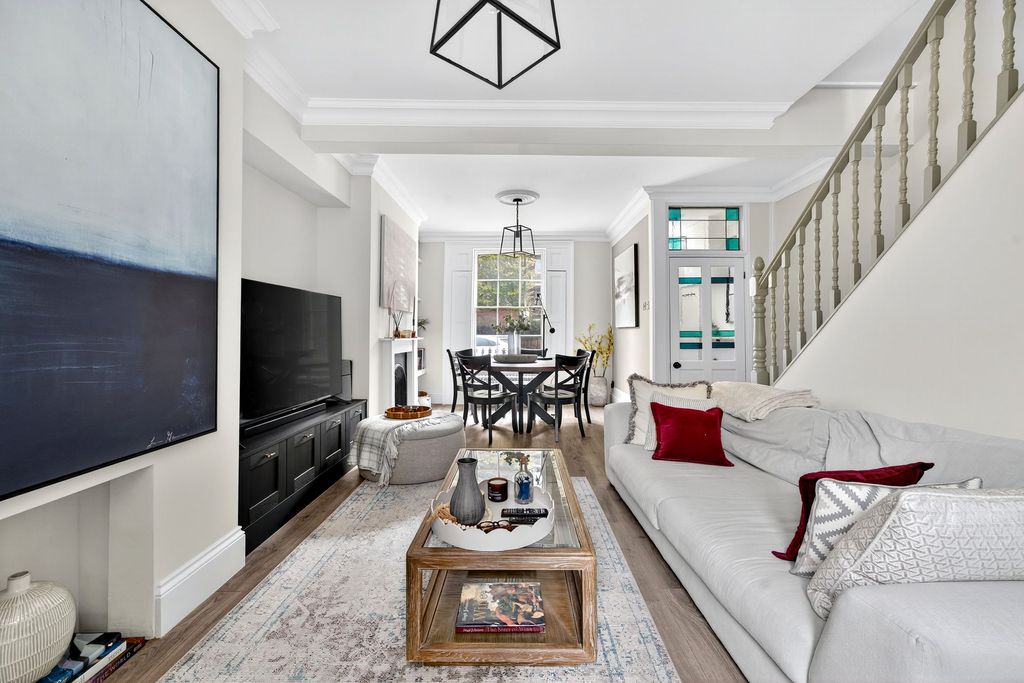 Property photo 2 of 35