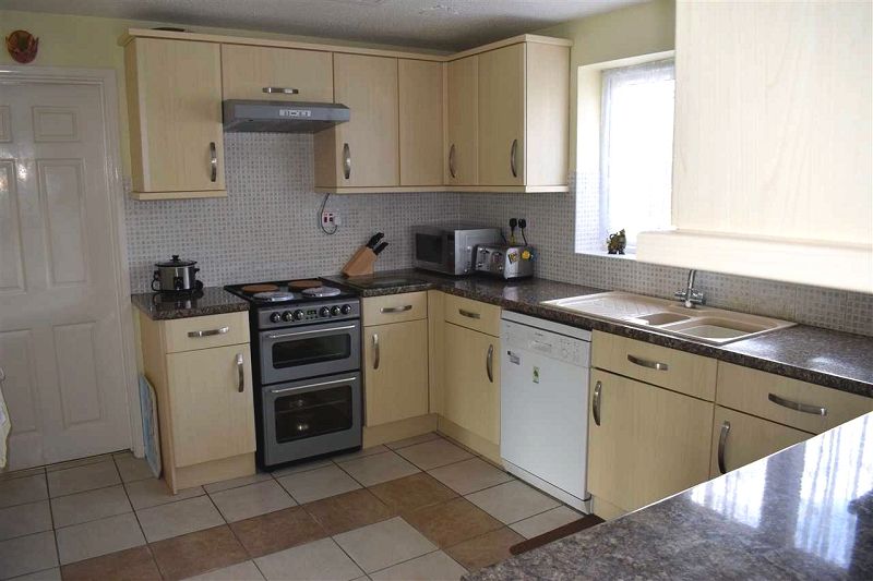 Property photo 2 of 5 Kitchen