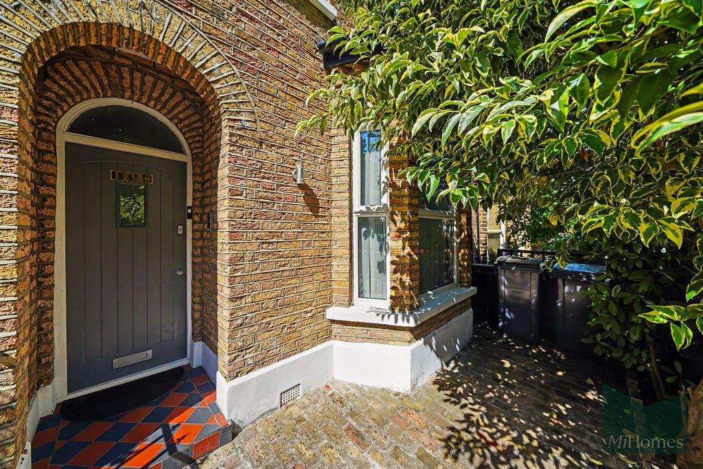 Property photo 2 of 17