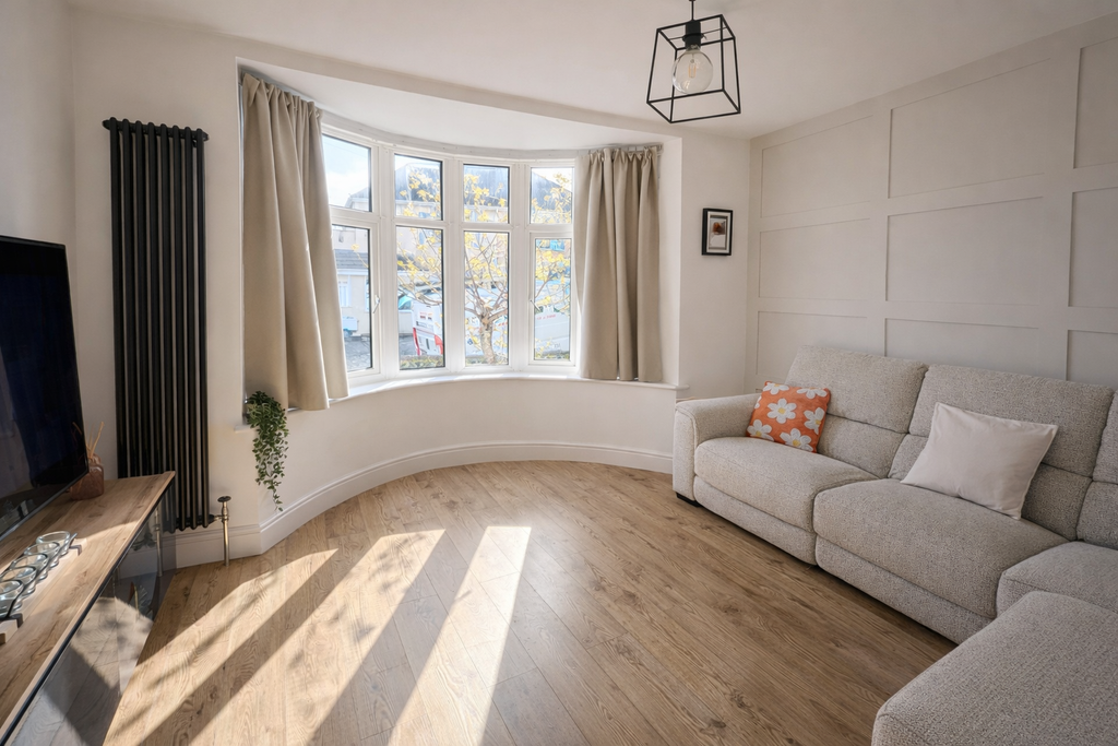 Property photo 3 of 10 Living Room