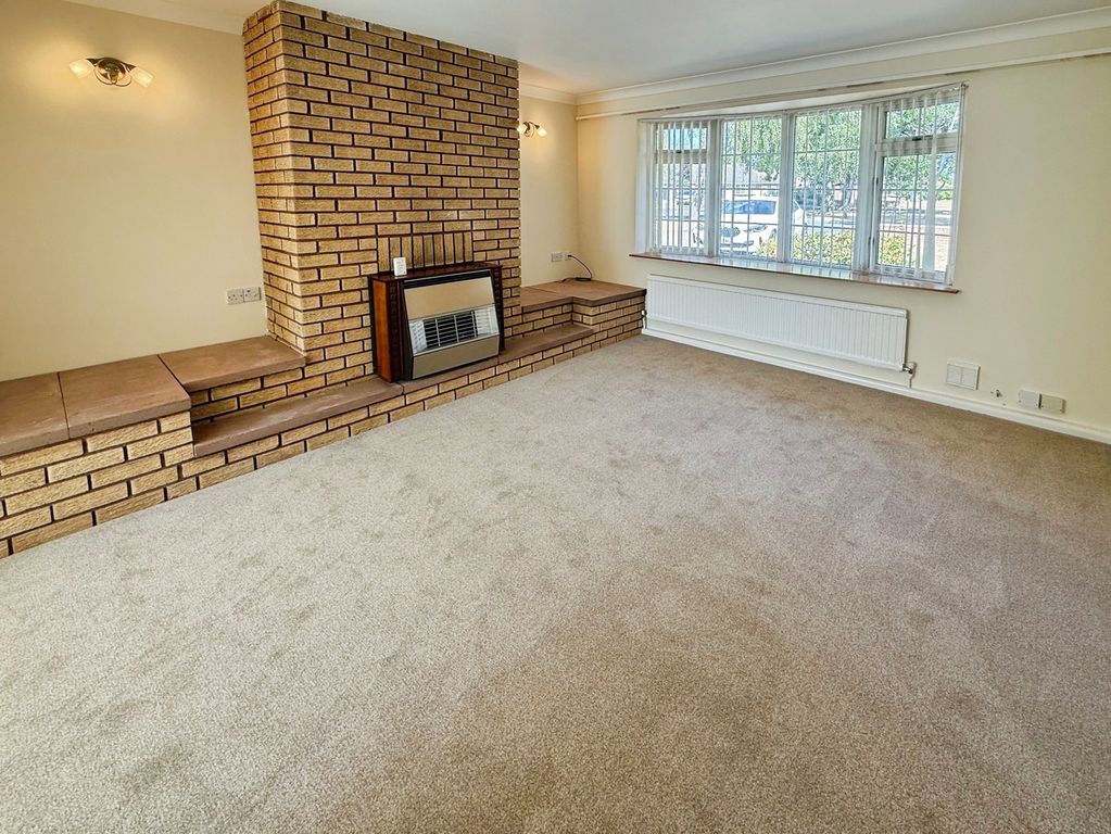Property photo 2 of 15 Lounge