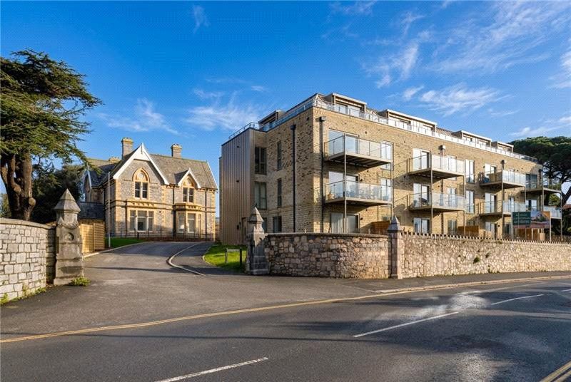 Property photo 2 of 11 Rolle Gardens