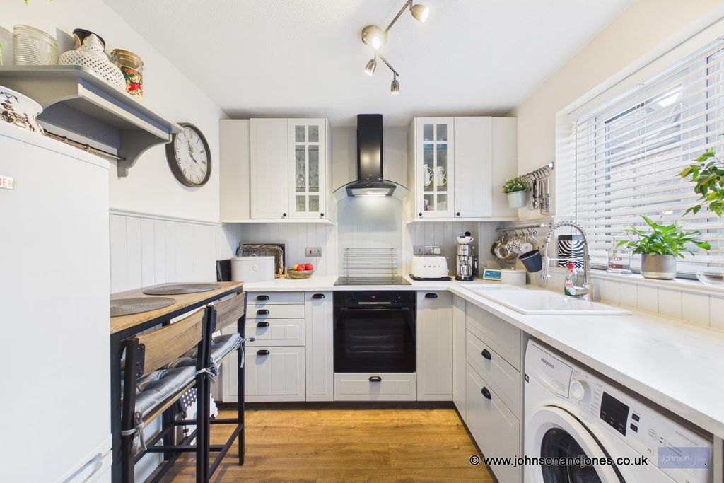 Property photo 3 of 16 3 Kitchen.Jpg