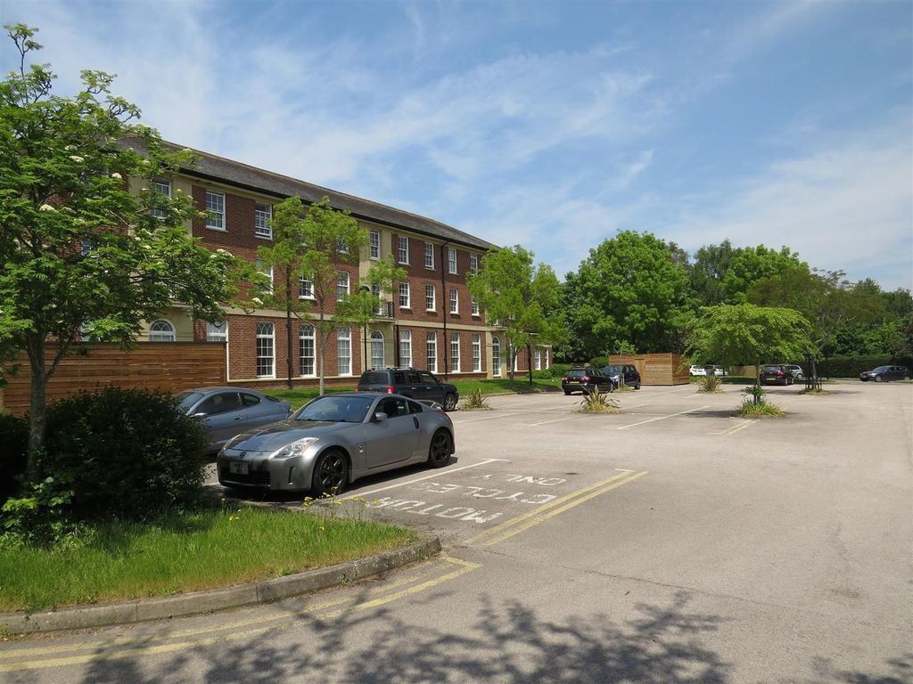 Property photo 1 of 18 P And G Exminter Extrenal.Jpeg