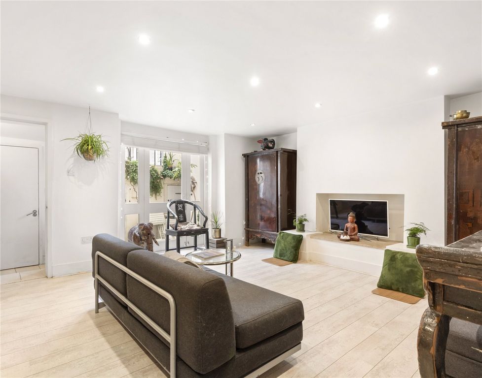 Property photo 3 of 11 Reception