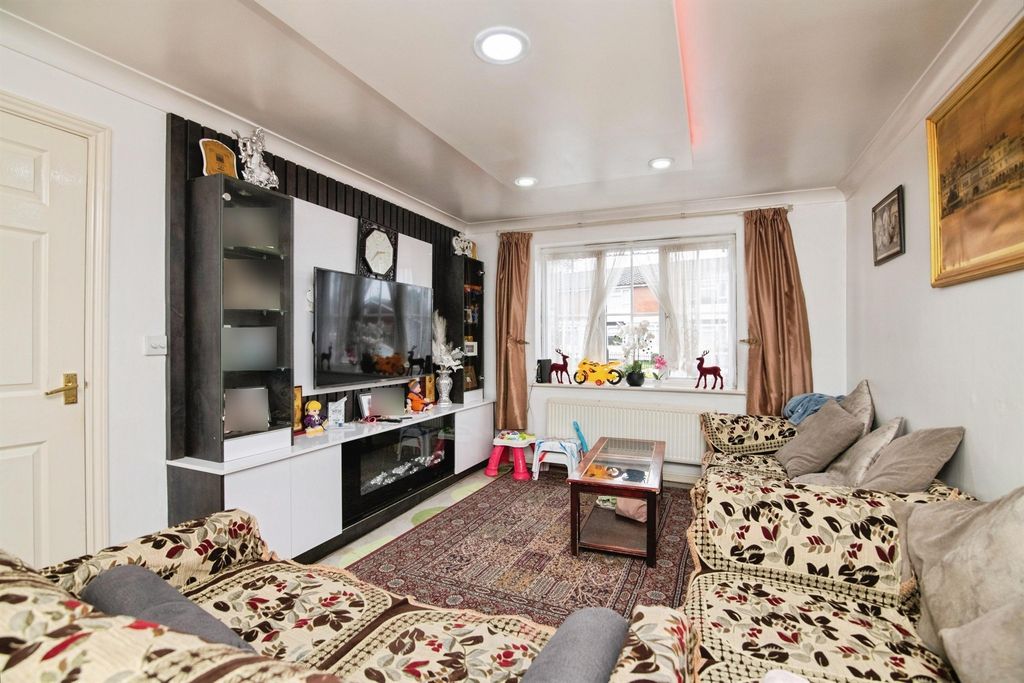 Property photo 2 of 17