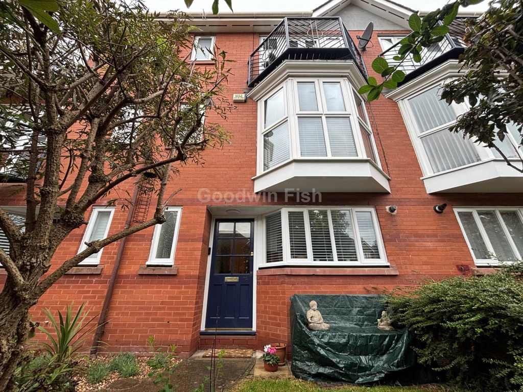 Property photo 1 of 32