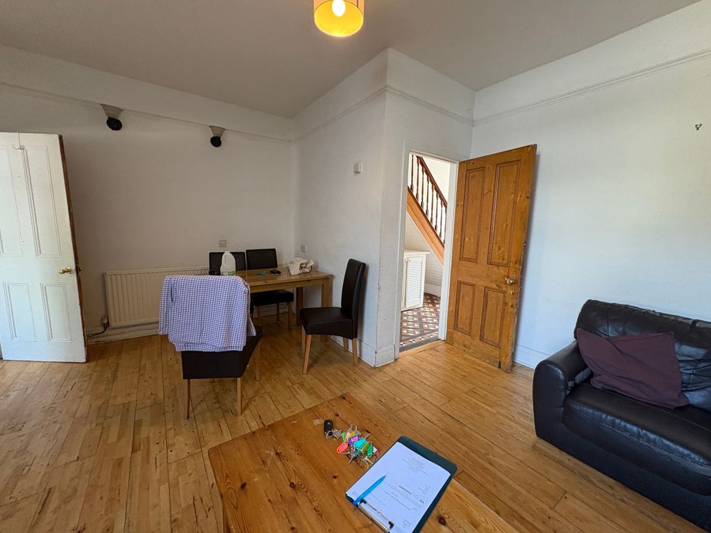 Property photo 2 of 10 Cfd72A79-0d81-47c5-8648-A2451Ae07A07