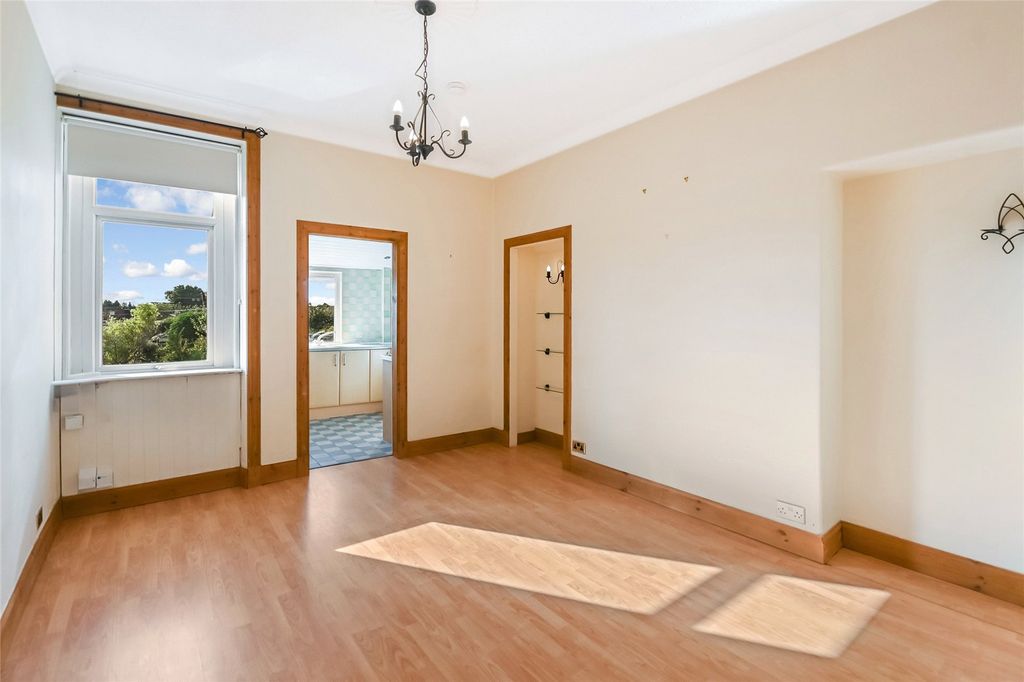 Property photo 2 of 21 Living/Dining Room