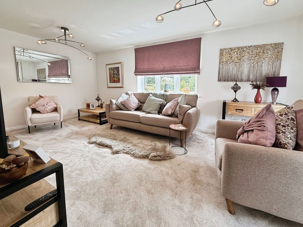 Property photo 2 of 32