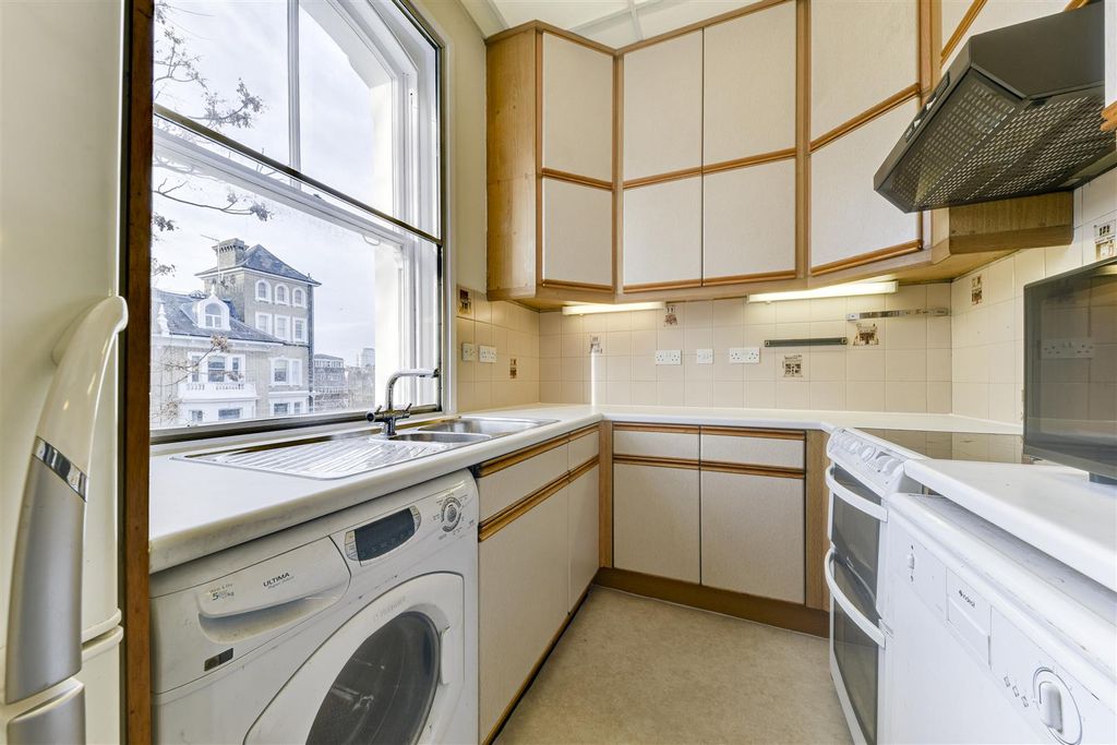 Property photo 2 of 7 Kitchen