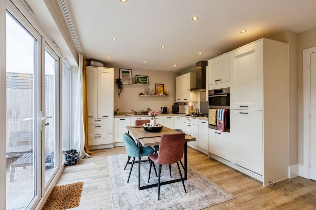 Property photo 3 of 19 Pbox-Img.Jpg