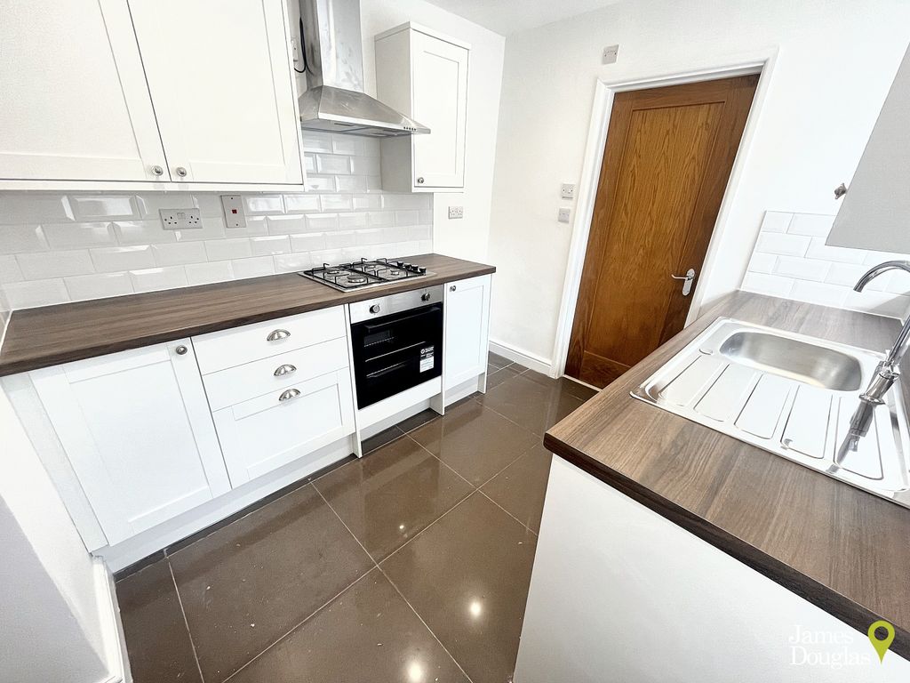 Property photo 2 of 20 Kit1 (1)