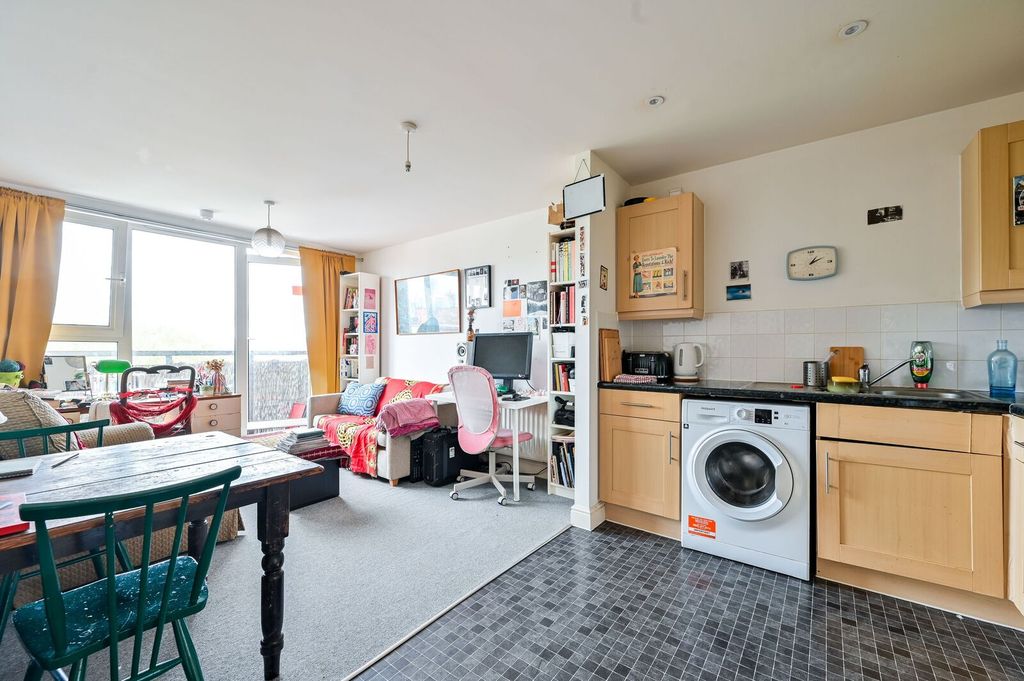 Property photo 2 of 8