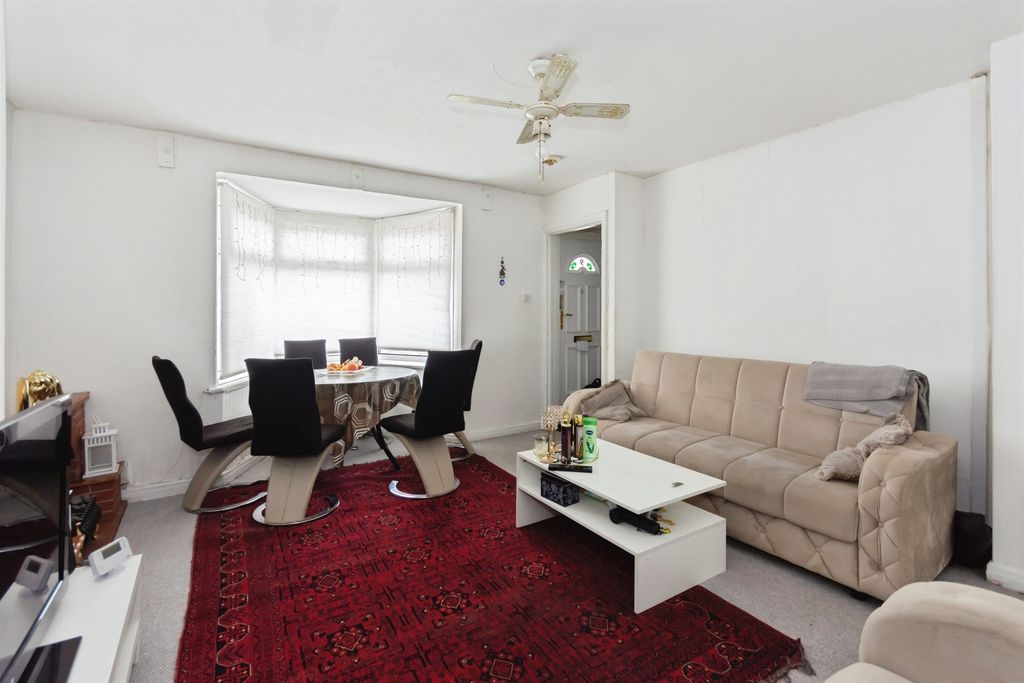 Property photo 2 of 11