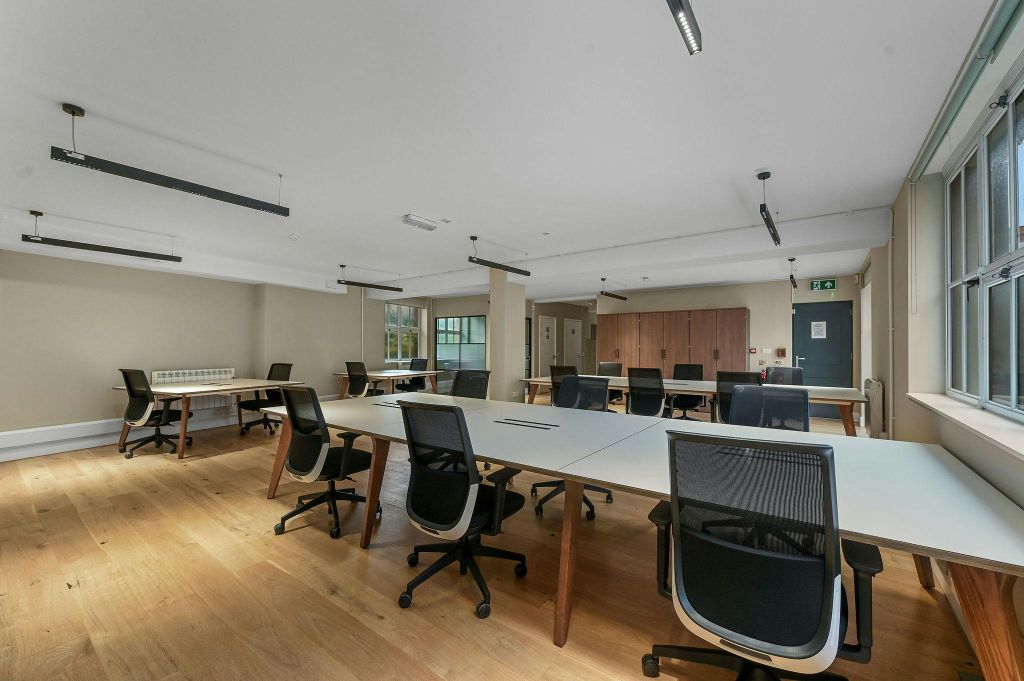 Property photo 3 of 32 Olpilpianoyard5.Jpg