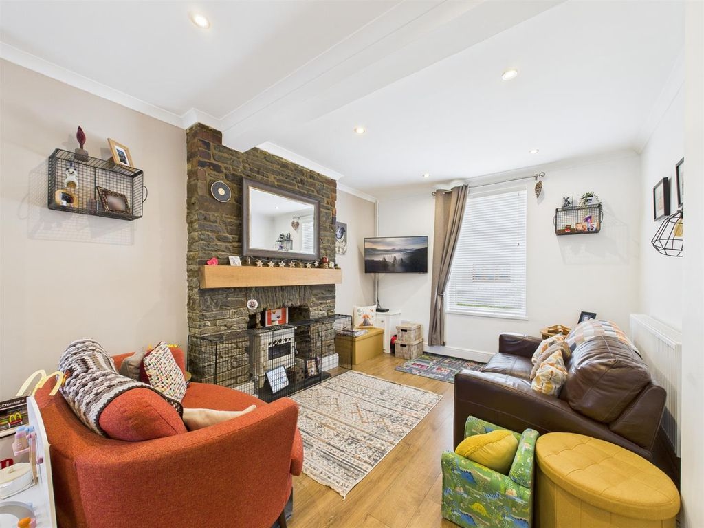 Property photo 1 of 17 Cam04045G0-Pr0034-Still010.Jpg