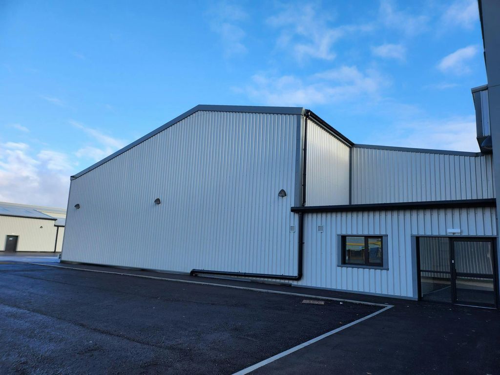 Property photo 2 of 14 Unit B Ext 2.Jpg