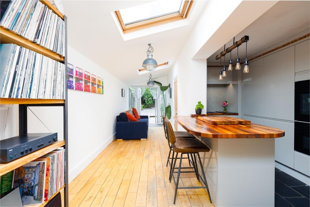 Property photo 1 of 32 104 Downend Road, Bs16-34.Jpg