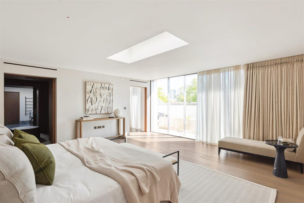 Property photo 2 of 6 Master Bedroom