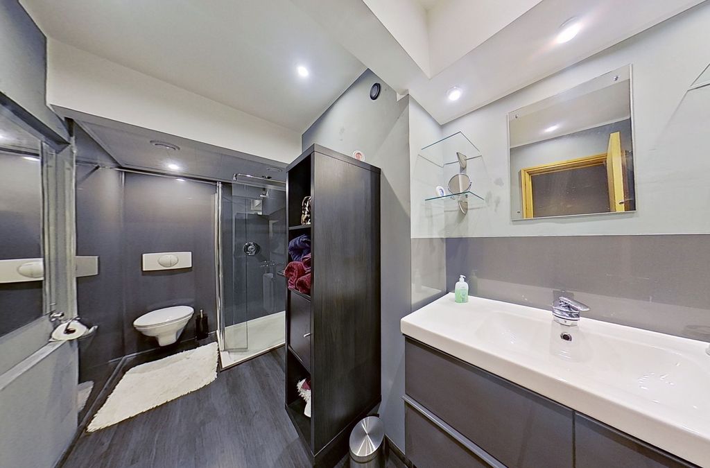 Property photo 2 of 49