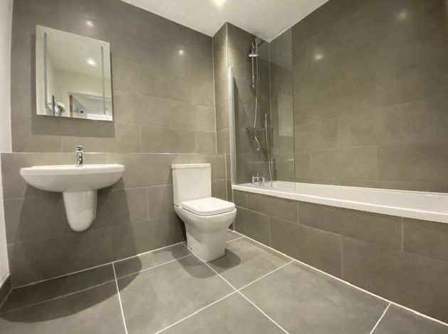 Property photo 3 of 11 Bathroom