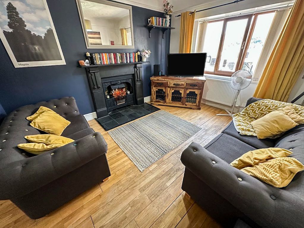 Property photo 3 of 32