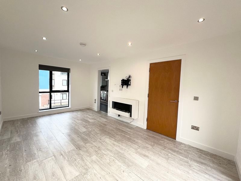 Property photo 1 of 12 Photo 6