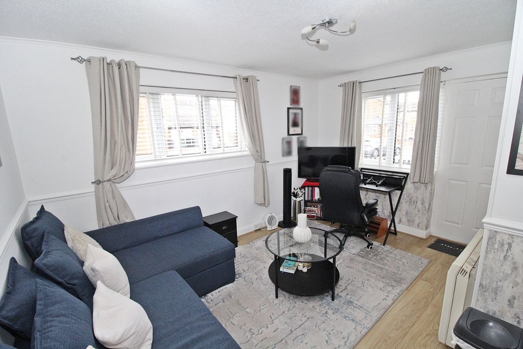 Property photo 2 of 8 4819794