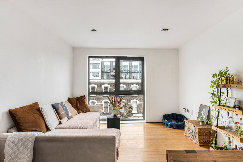 Property photo 3 of 12 Reception/Kitchen