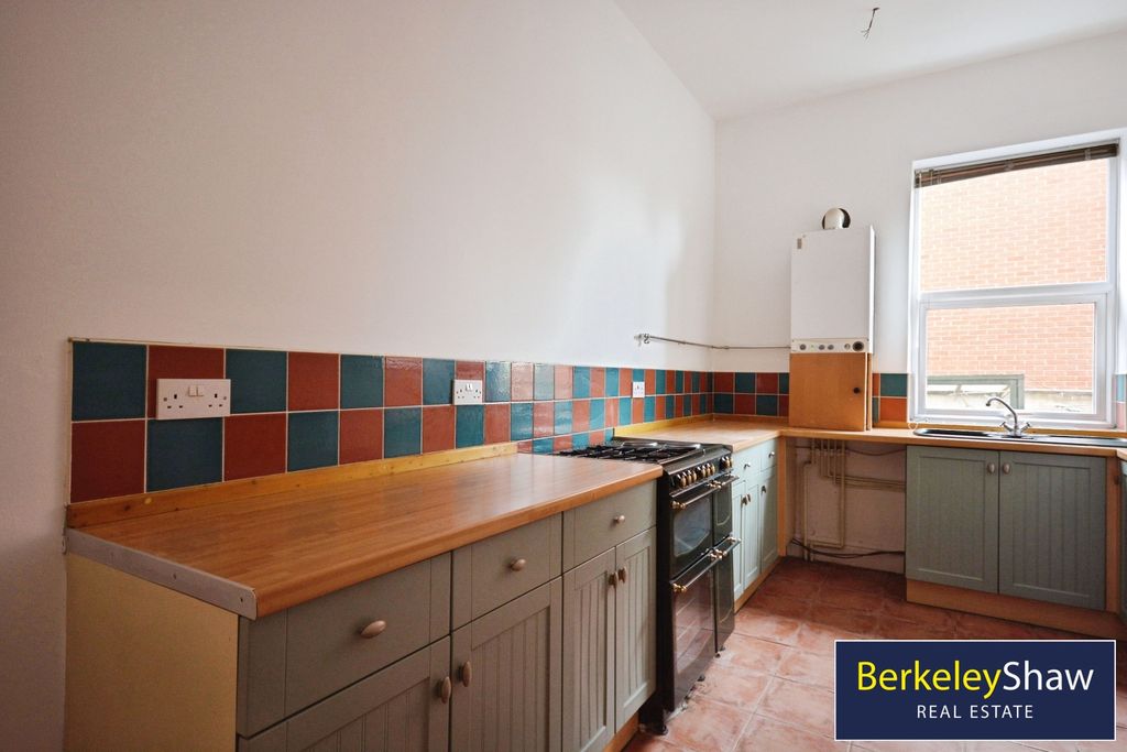 Property photo 3 of 9 Kitchen