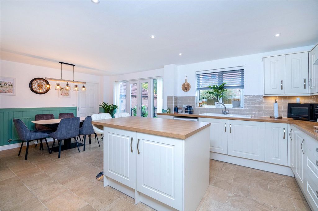 Property photo 3 of 20 Picture No. 16