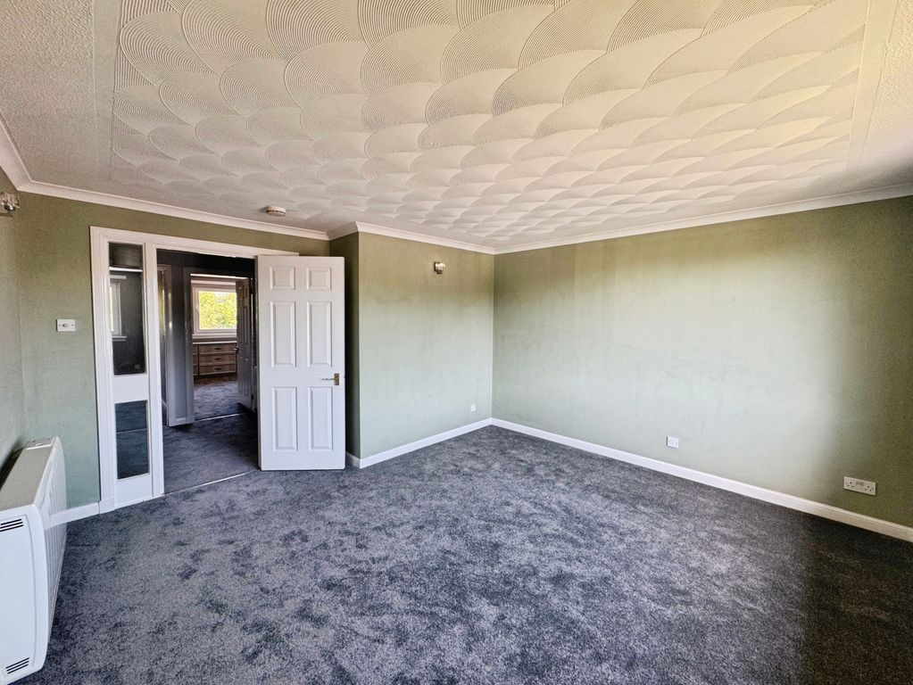 Property photo 3 of 11 Lounge