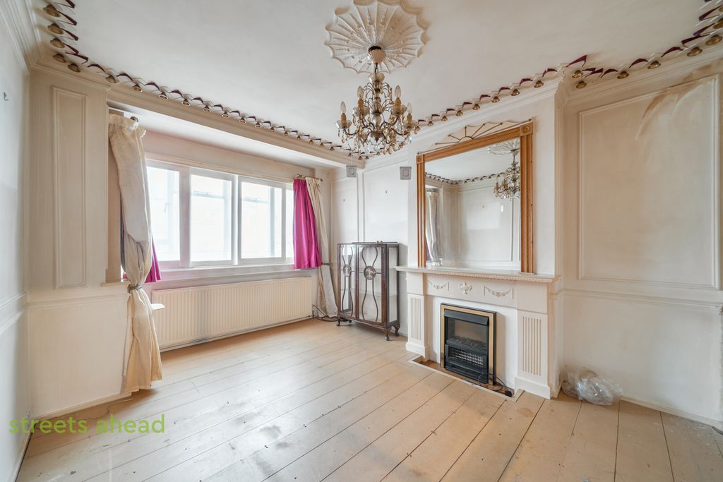 Property photo 3 of 15 03c6c12A-cd56-454...