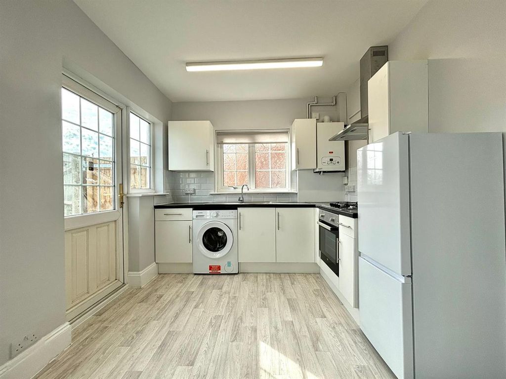 Property photo 3 of 9 Kitchen.Jpeg