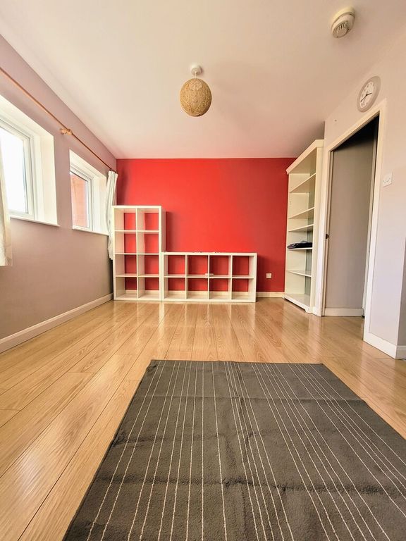 Property photo 3 of 10 Loung