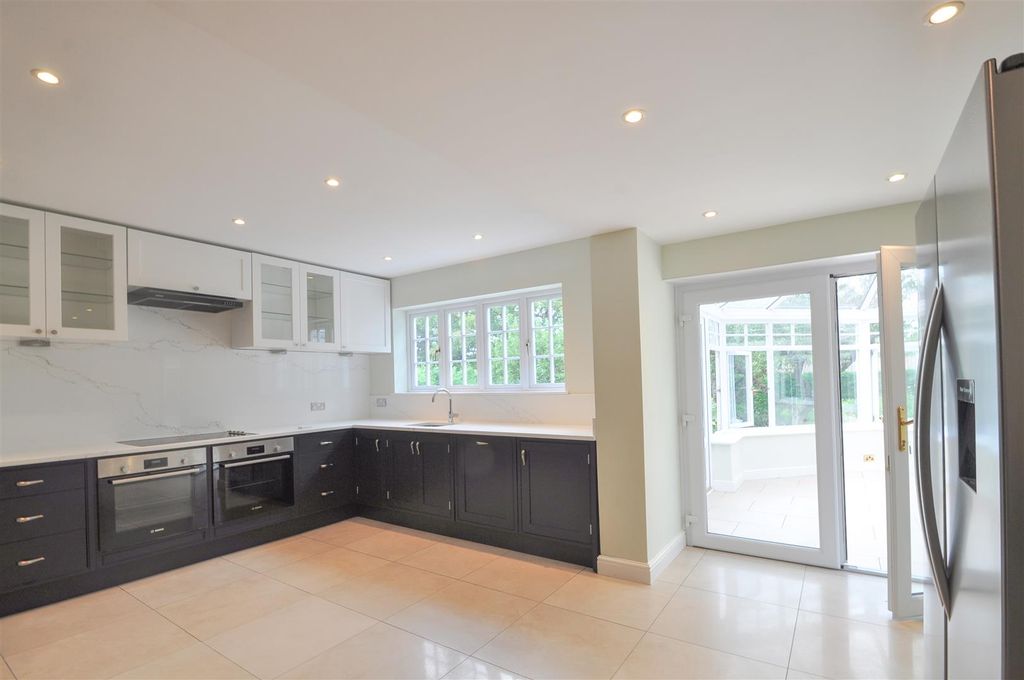 Property photo 3 of 19 Kitchen 2.Jpg