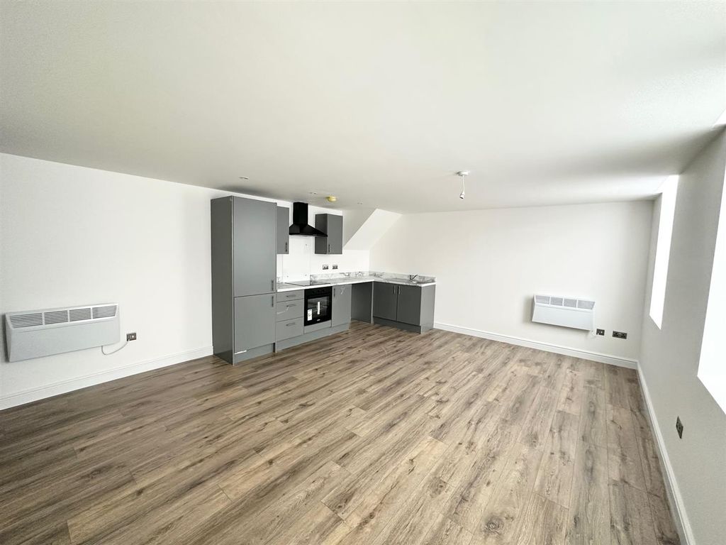 Property photo 1 of 10 Kitchen / Lounge