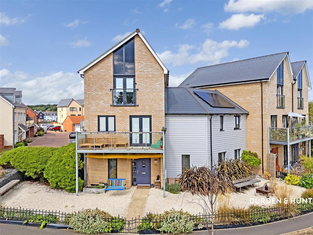 Property photo 1 of 43 Quayside Parade