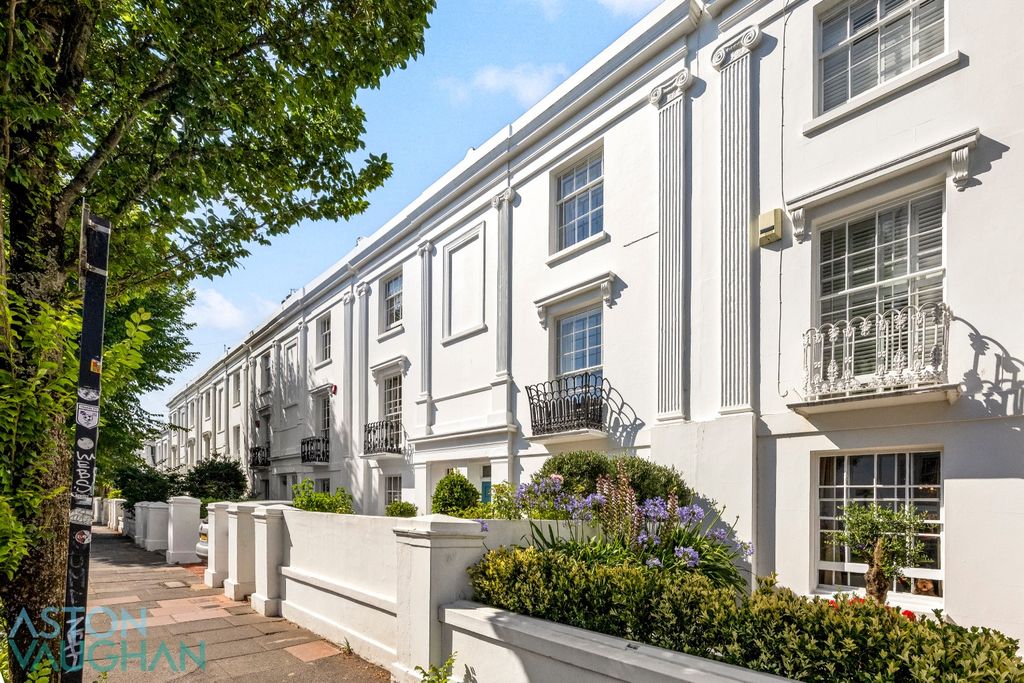 Property photo 1 of 39 5300070