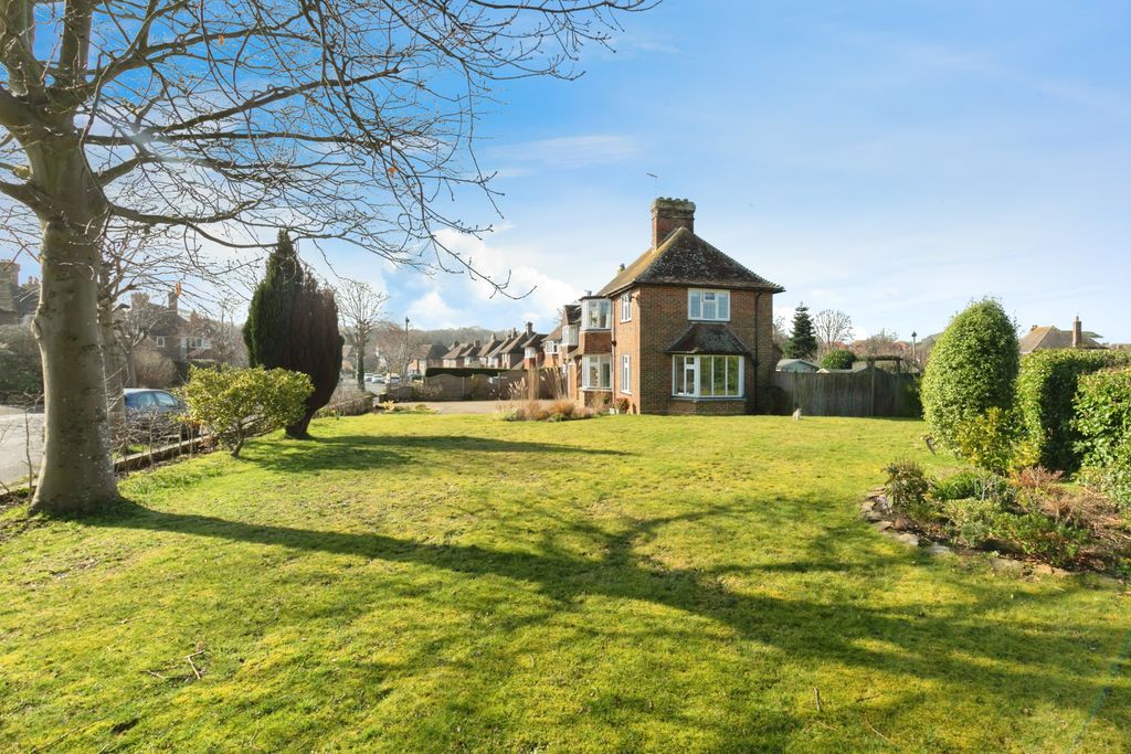 Property photo 2 of 18