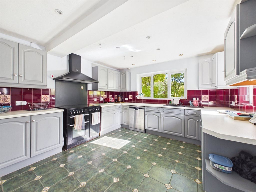 Property photo 3 of 32 Kitchen
