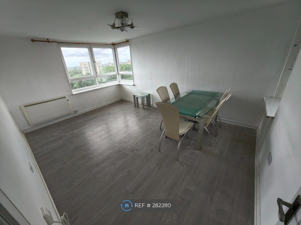 Property photo 1 of 12 Living Room/Dining Room