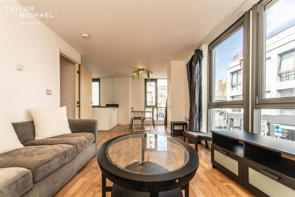 Property photo 2 of 20 Living Room