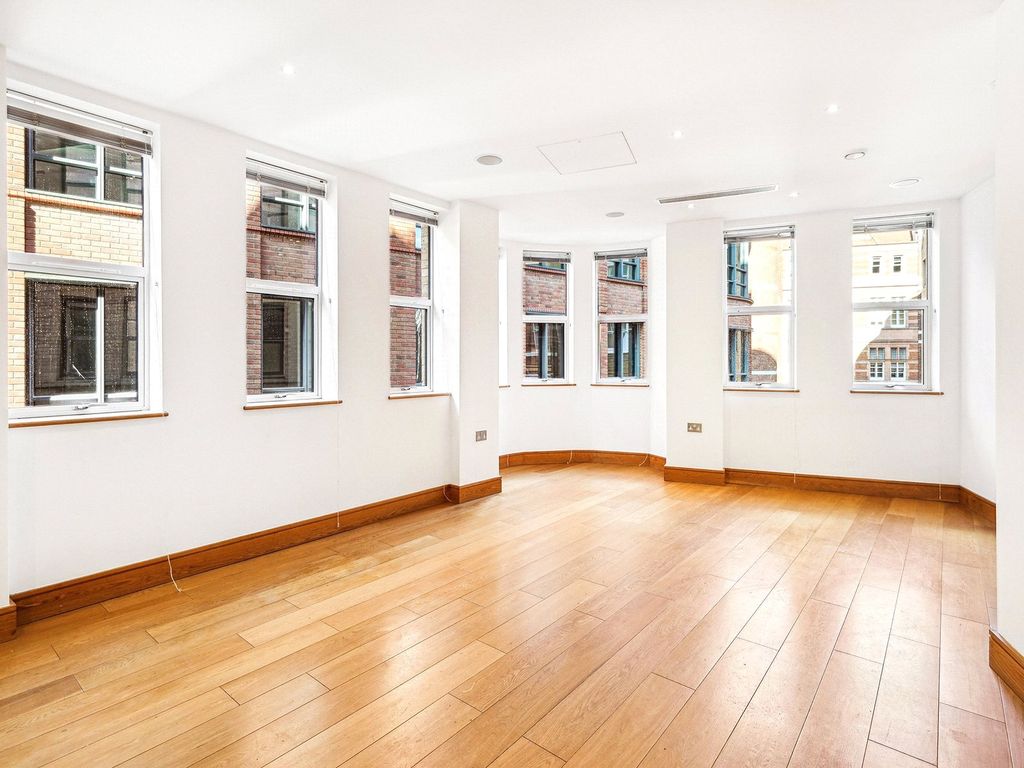 Property photo 1 of 18 Ludgate Broadway