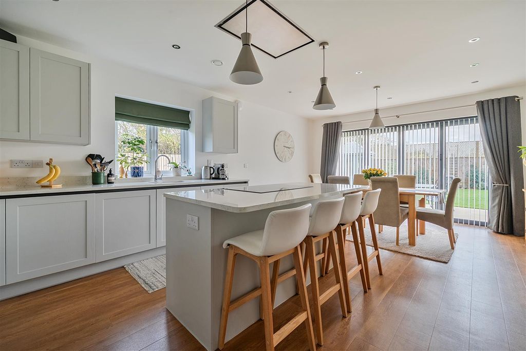 Property photo 2 of 23 1380904-10-6914B9F33ee0E.Jpg