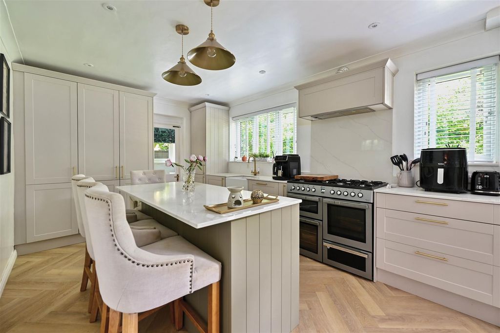 Property photo 2 of 18 Kitchen/Dining Room
