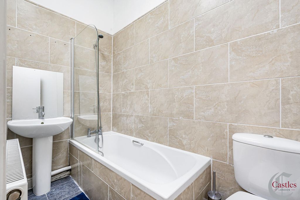 Property photo 2 of 17 Bathroom